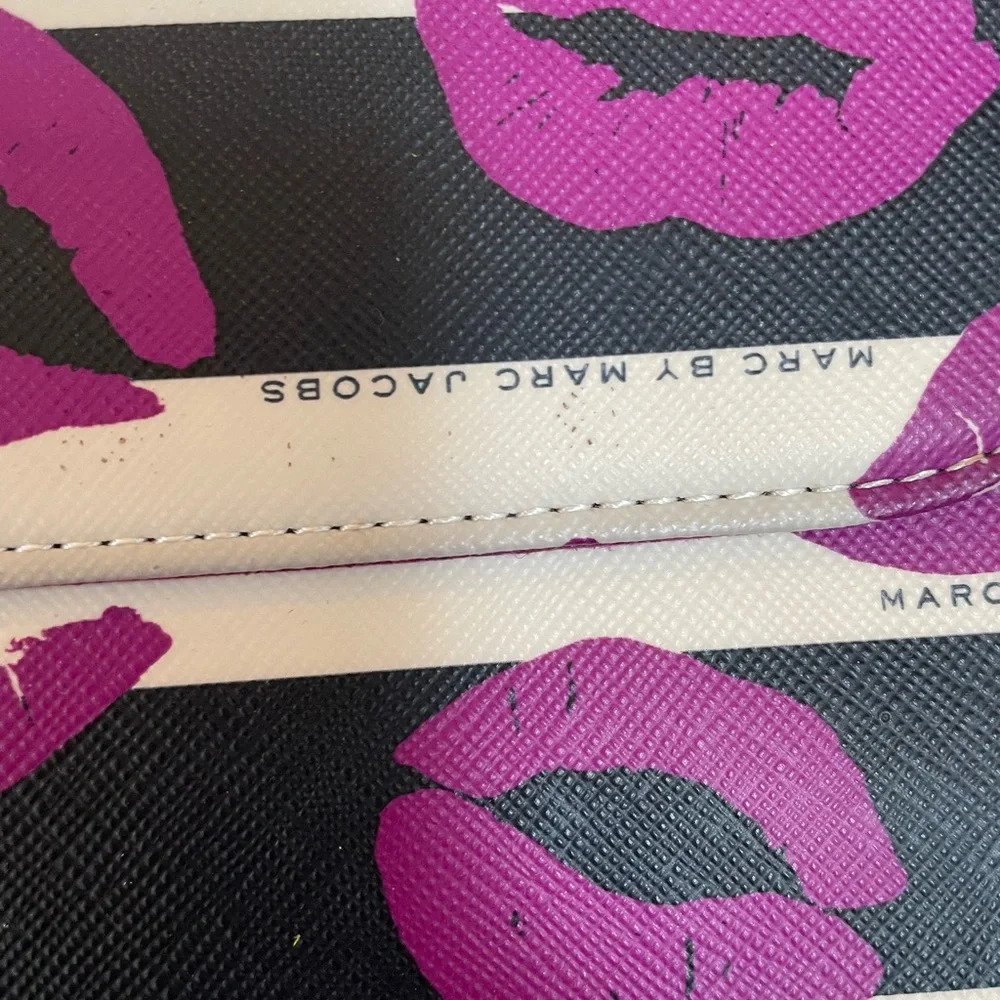 Marc by Marc Jacobs Incase for MacBook Air (or oversized Clutch!) - Picture 4 of 9